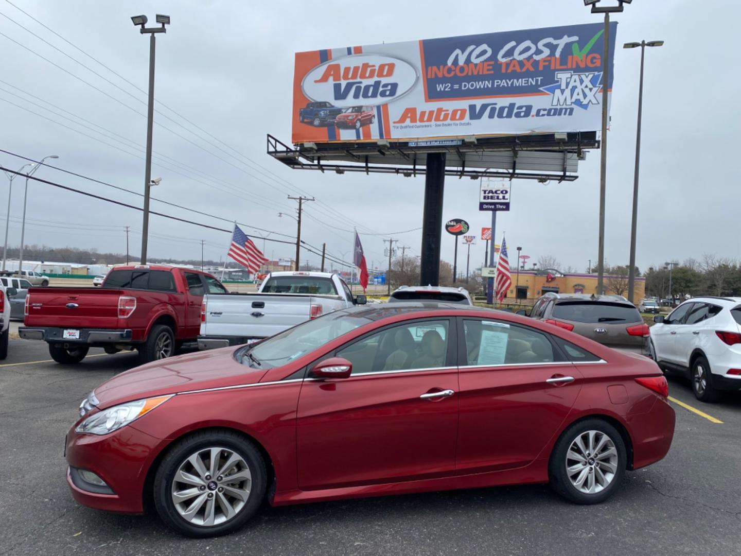 2014 RED Hyundai Sonata Limited Auto (5NPEC4AC5EH) with an 2.4L L4 DOHC 16V engine, 6-Speed Automatic transmission, located at 420 I-35E, Lancaster, TX, 75146, (469) 297-4144, 32.593929, -96.823685 - Photo#0